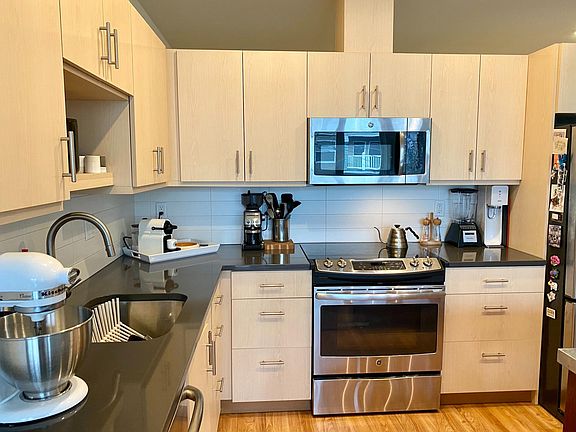 5th image of 109 12th Ave E Unit 204