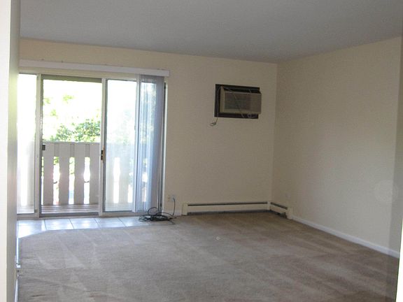 3rd image of 1120 Copperfield Ln APT C