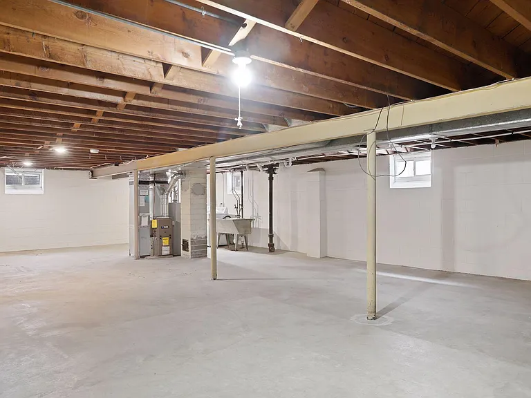 1646 Randolph Ave — Photo 10