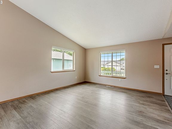 5th image of 1640 SW Sagebrush Ct