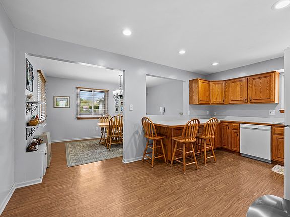 3rd image of 8607 Leslie Dr