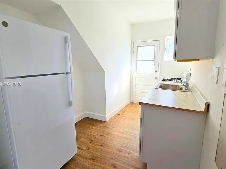 660 84th St #39 — Photo 5