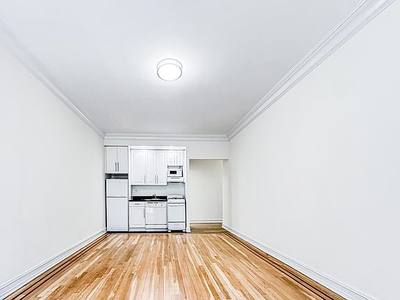 2nd image of 214 E 51st St APT 4C