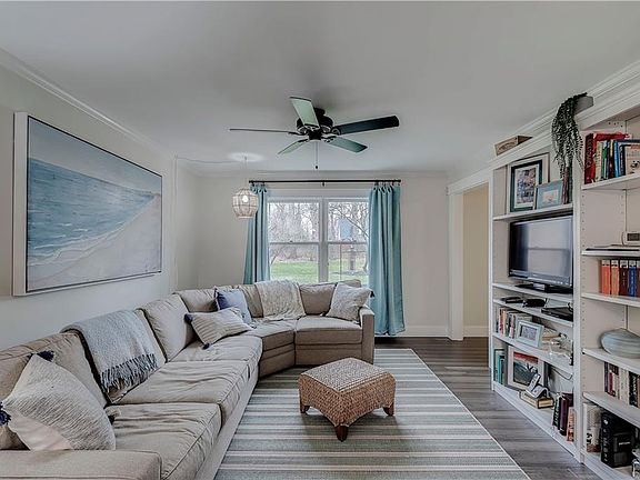 3rd image of 302 W 92nd St