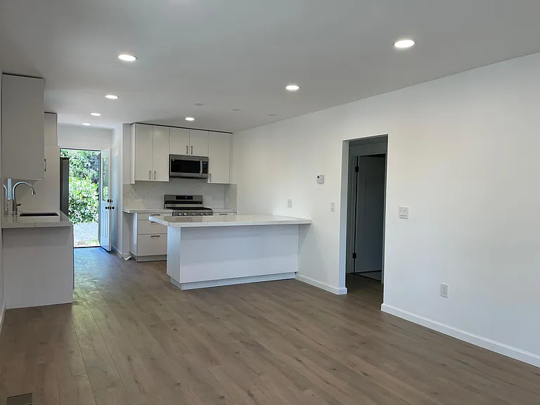 3102 Suter St — Photo 5