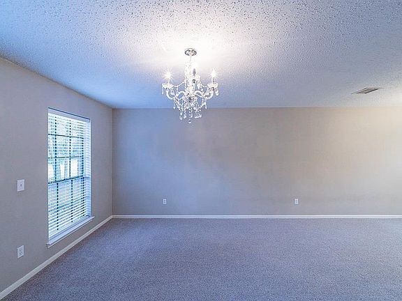 5th image of 75 Breezy Point Pl