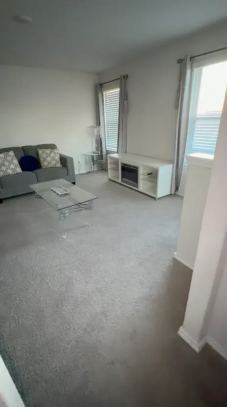 5 bed, 2510 sqft, $2,550 — Photo 4