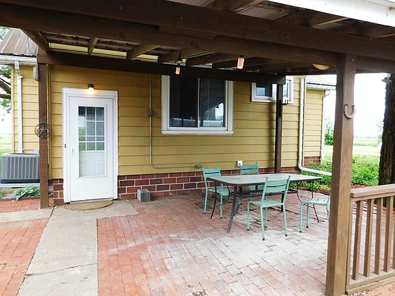 5th image of 929 320th St