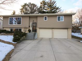 988 Jorgenson St SE, Hutchinson, MN 55350