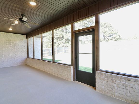 3rd image of 108 E Hills Dr