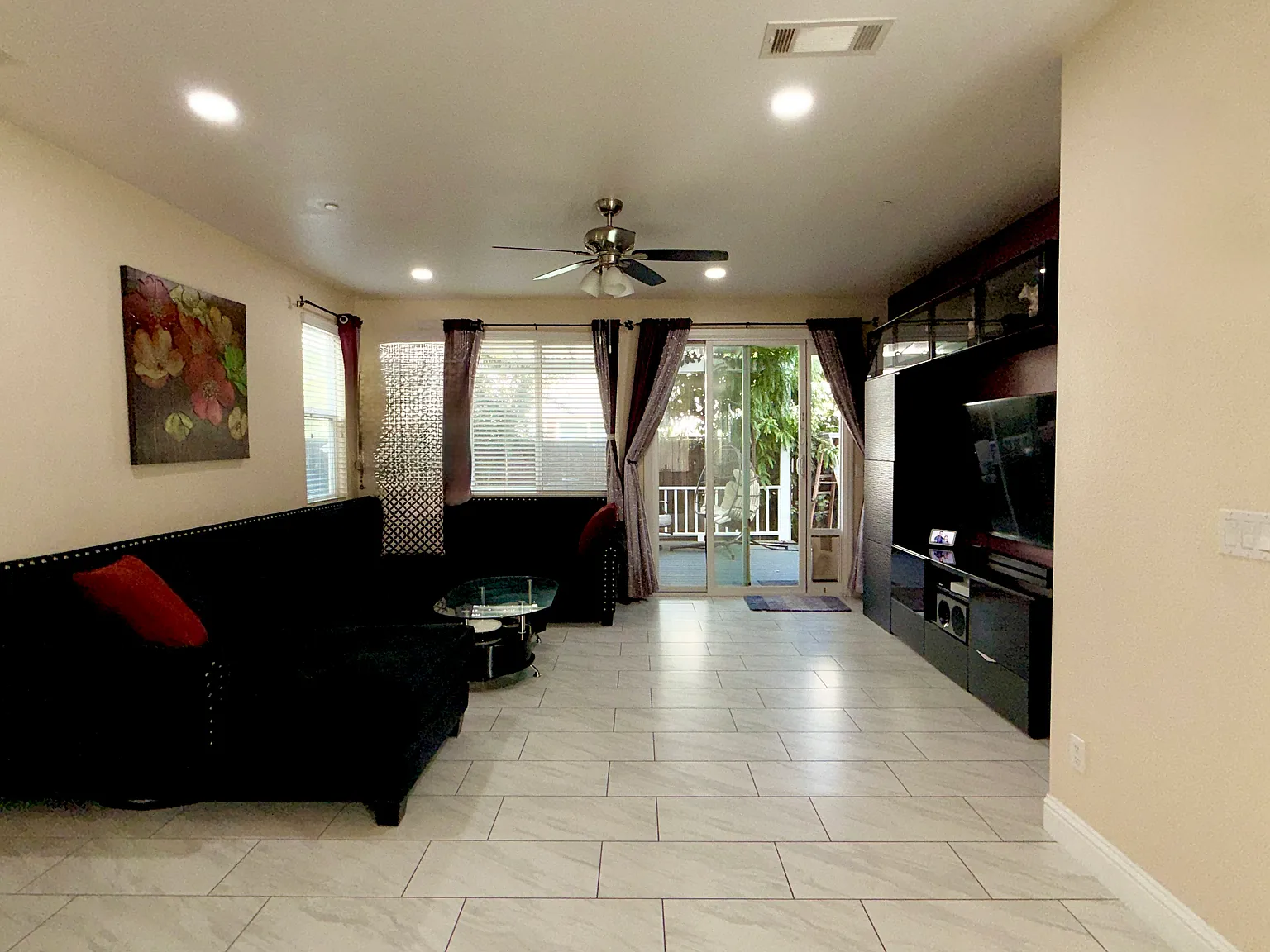 4 bed, 2058 sqft, $3,090 — Photo 4