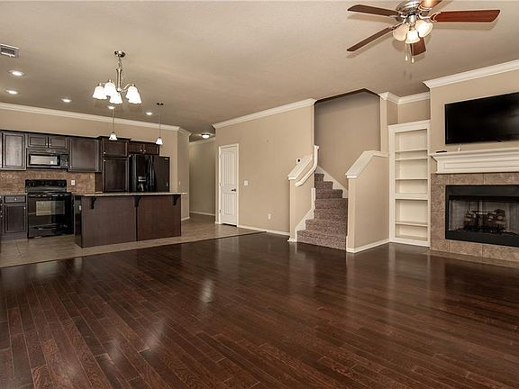 5th image of 644 N Longfellow Ln