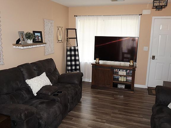 4th image of 23 Riverview Dr