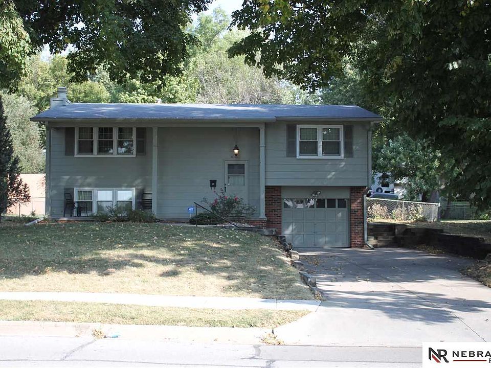 1st image of 3836 Parkview Dr