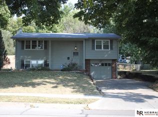 3836 Parkview Dr, Omaha, NE 68134