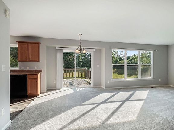 3rd image of 7361 Meadow Ln