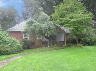 201 Banbury Ln, Natrona Heights, PA 15065