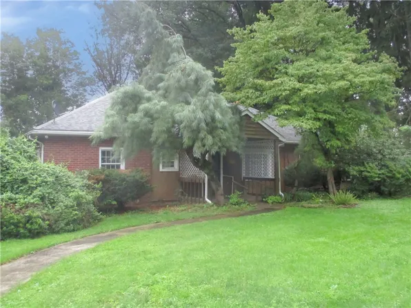 201 Banbury Ln, Natrona Heights, PA 15065