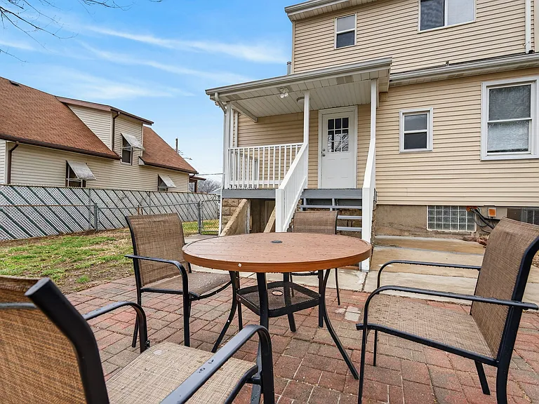 138 W Loretta Ave — Photo 46