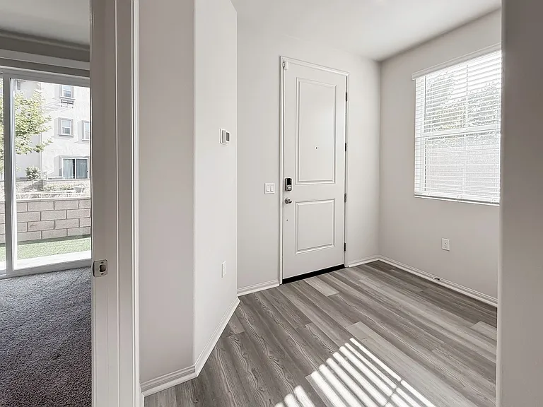 28076 Melrose Dr — Photo 20