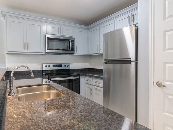 3rd image of 1456 N Minnesota Ave #5