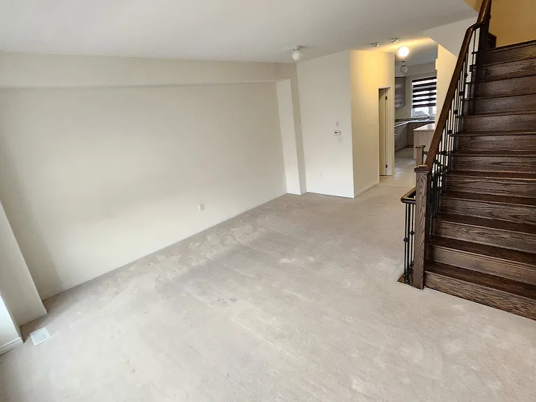 527 Old Harwood Ave E — Photo 10