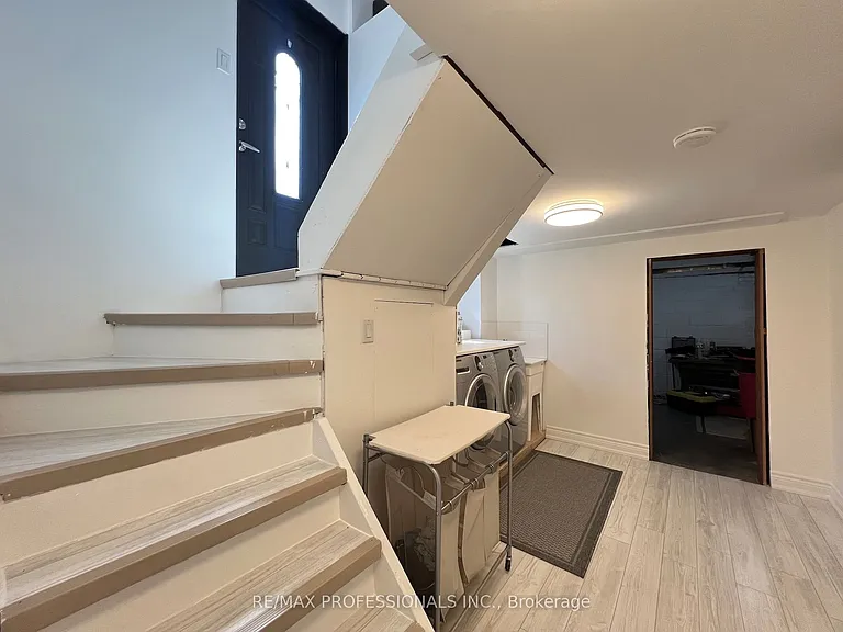 2504 Donnavale Dr — Photo 29