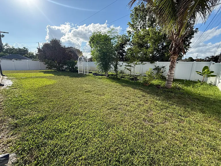 1481 SW Jacksonville Ave — Photo 31