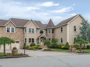 2 Ramkay Dr, Fairfield, NJ 07004