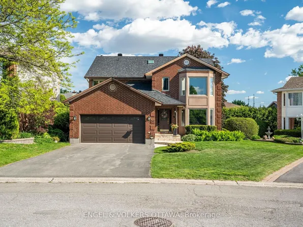 30 Huntings End Ave, Ottawa, ON K2M 1R3