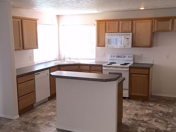 5th image of 3712 E Sandyford Ave