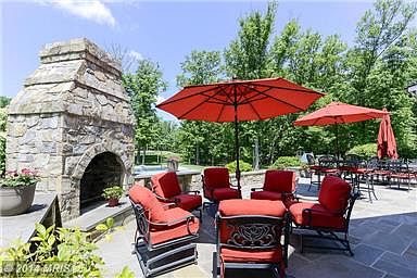 Stone Patio w/Firepit & BBQ