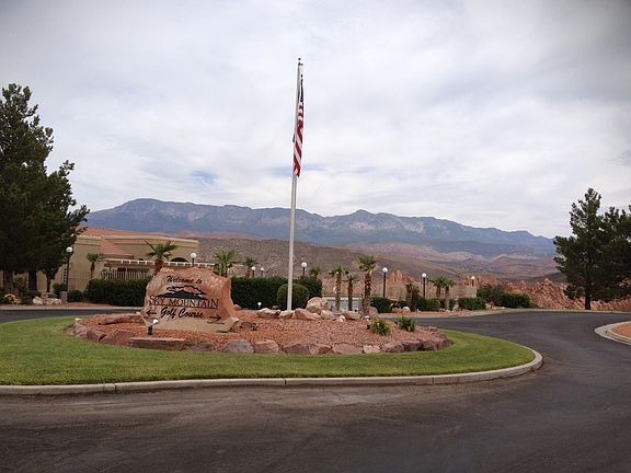Clubhouse, pool and golf