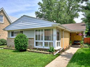 8105 Kilbourn Ave, Skokie, IL 60076