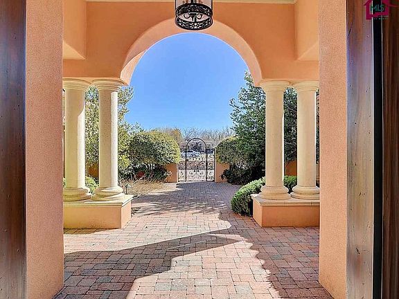 5th image of 4262 Escondido Ln