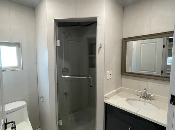 225 Mayfair Drive North image 6 of 7