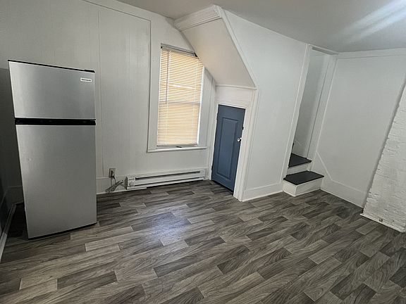 4th image of 529 E William St