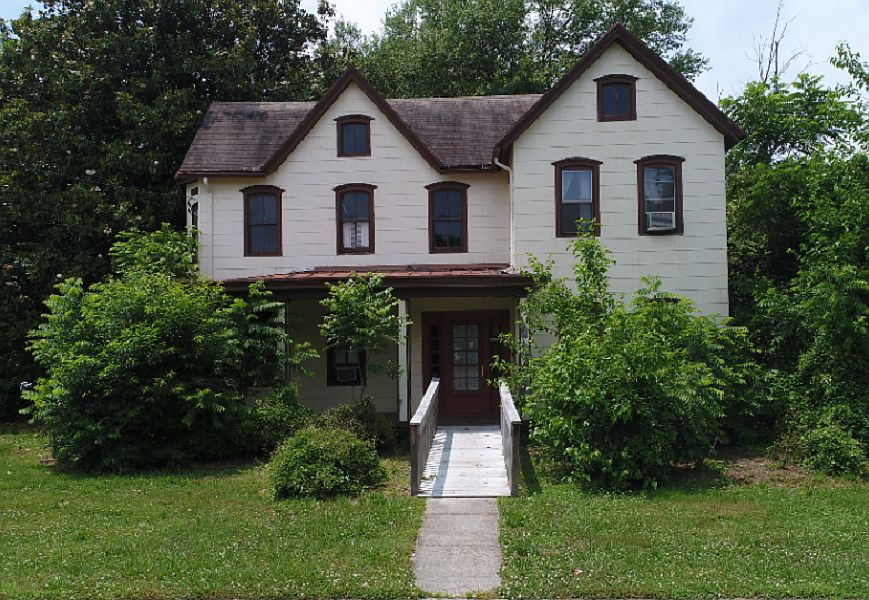 1st image of 213 Weiner Ave