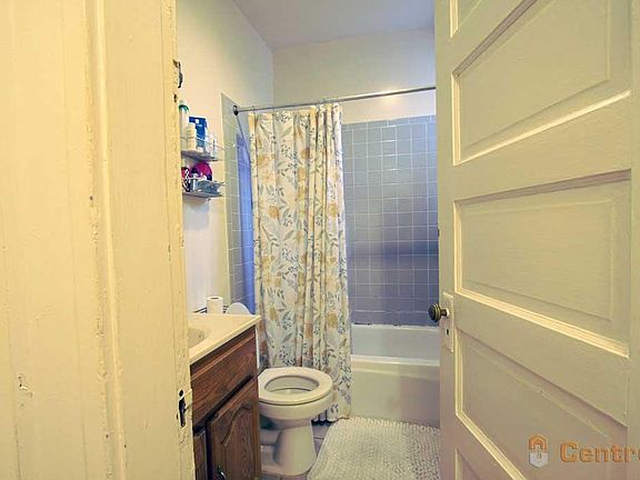 2nd image of 1460 Clay St #1A