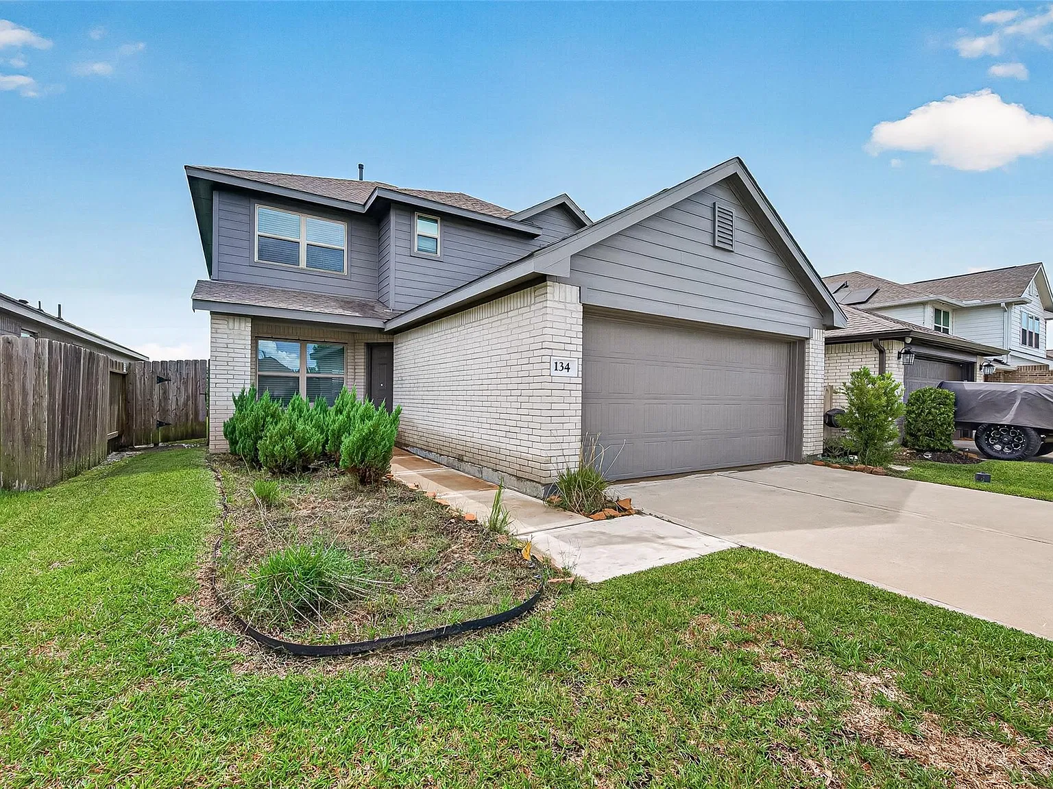 4 bed, 2.5 bath, 1890 sqft, $2,000 — Photo 3