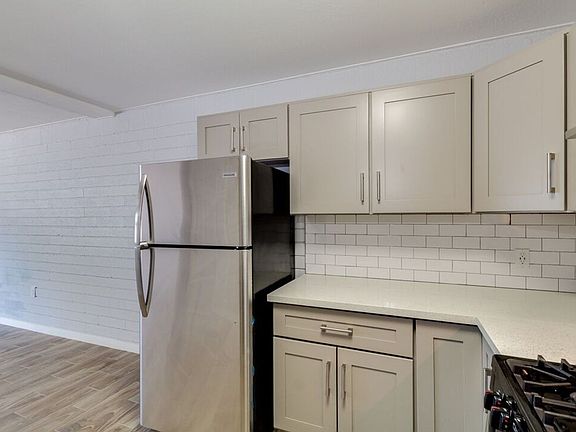 5th image of 402 W Earll Dr APT 2