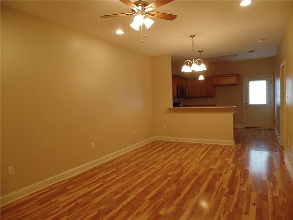 5th image of 207 Bella Sera Ln