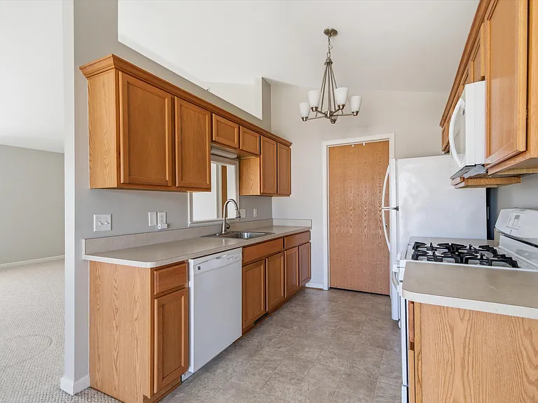1304 Riversedge Dr — Photo 11