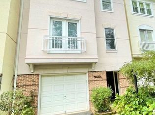 3813 White Post Ct, Alexandria, VA 22304