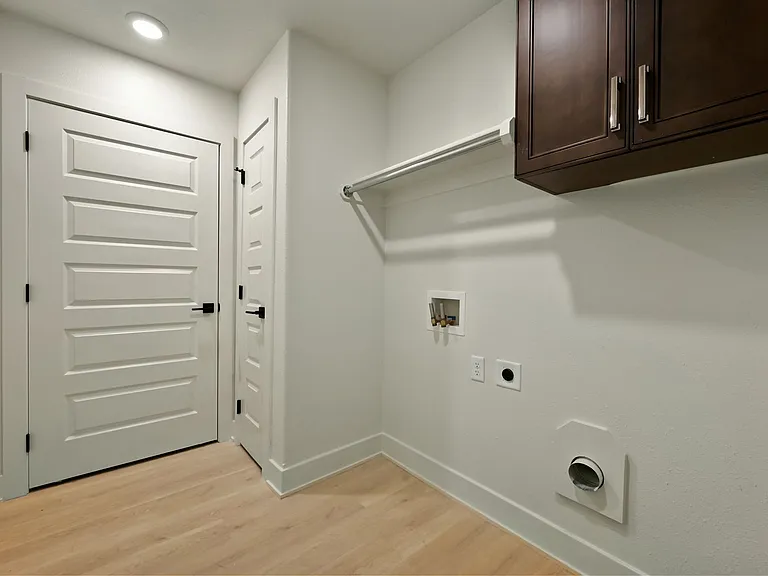 212 E Maplewood Ln — Photo 15