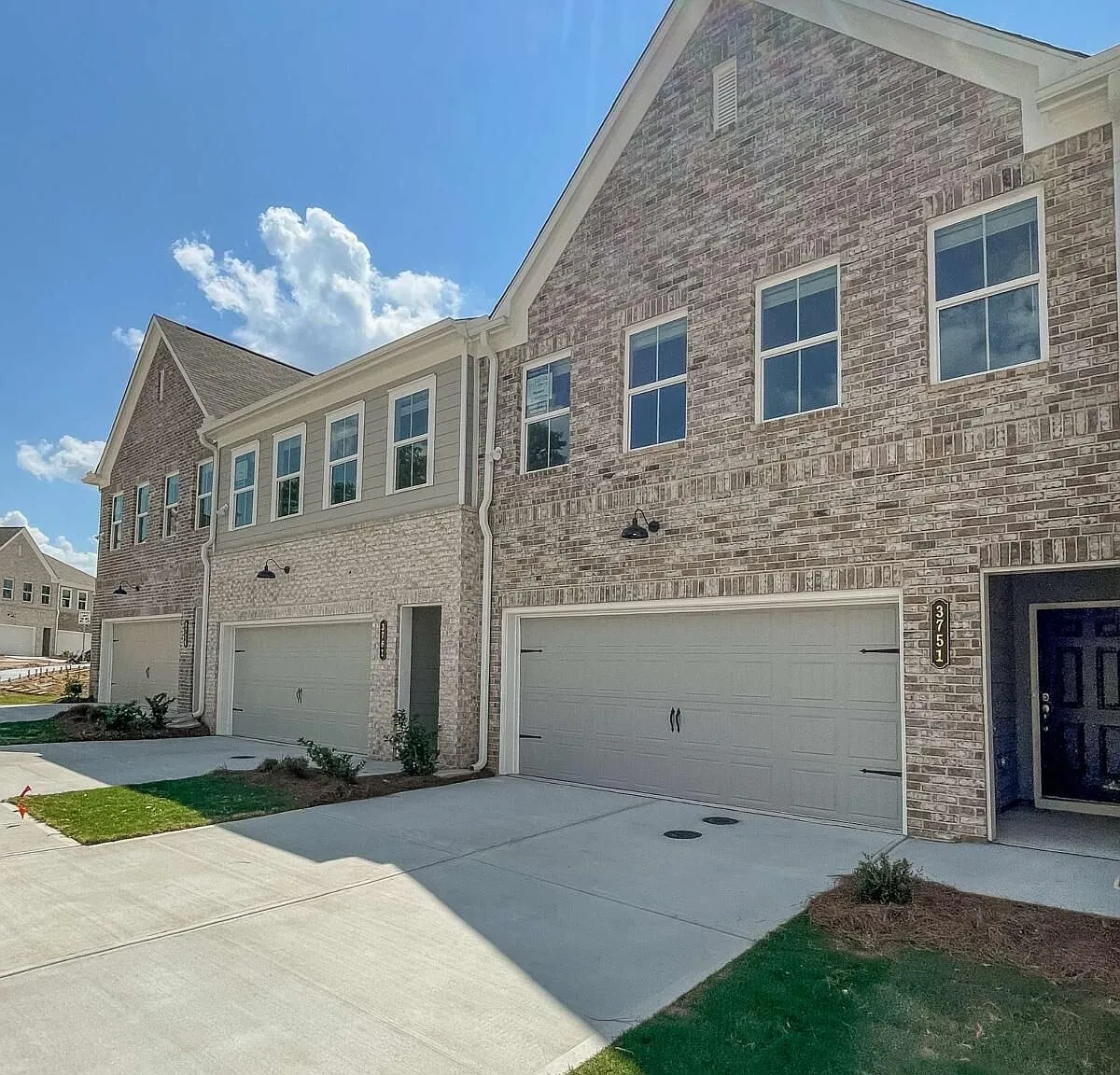 3 bed, 2.5 bath, 1805 sqft, $2,250 — Photo 1