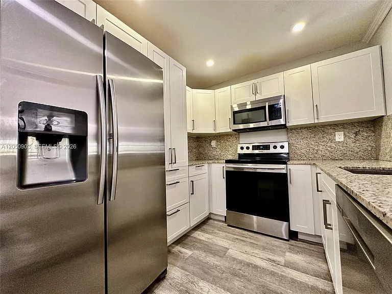 15430 SW 82nd Ln #633 — Photo 4