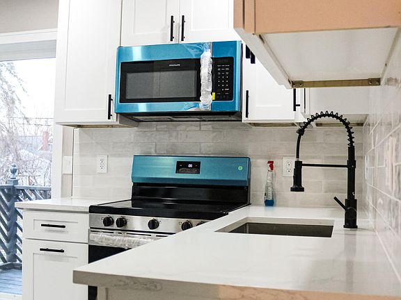 5th image of 1283 Helen St