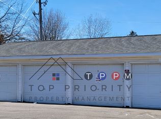 3748 W 9th St APT 3, Waterloo, IA 50702
