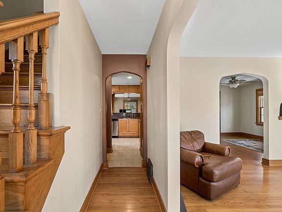 3rd image of 515 W 2nd St